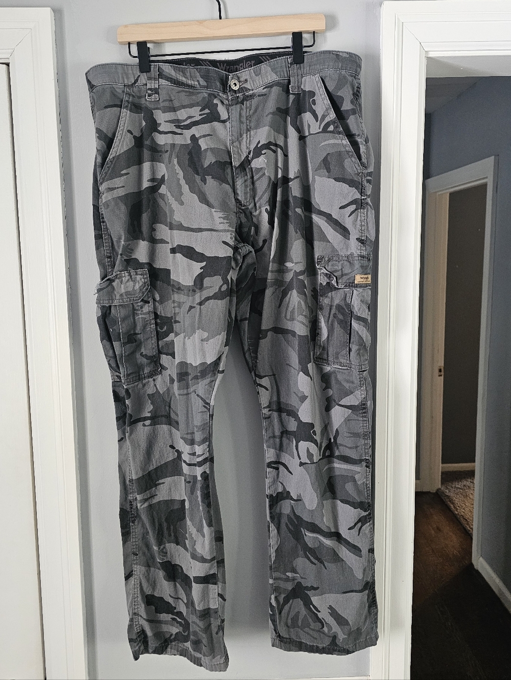Wrangler Men's Gray Camo Cargo Pants